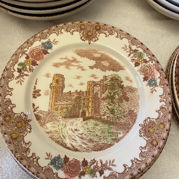 Beautiful Genuine English Castles China Set - Picture 7 of 10